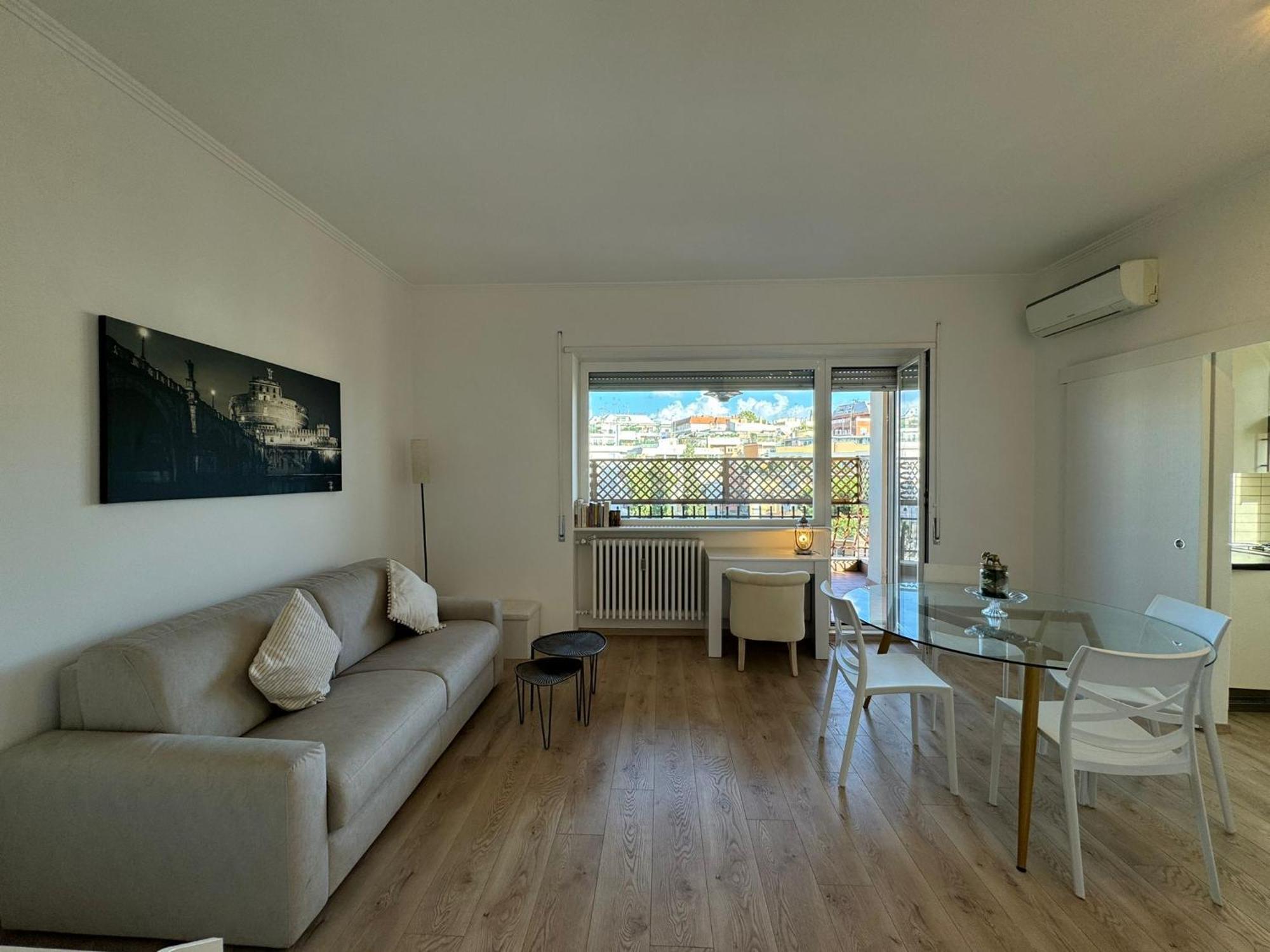 Bright And Residential With Terrace Rome